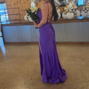 Elegant Purple Lace-Up Back Evening Dress for Women